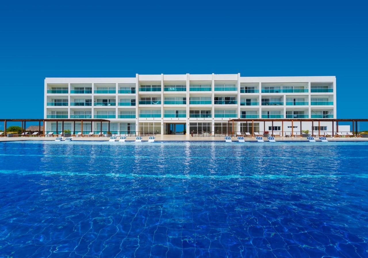 Hotel Marina Puerto Velero 5*