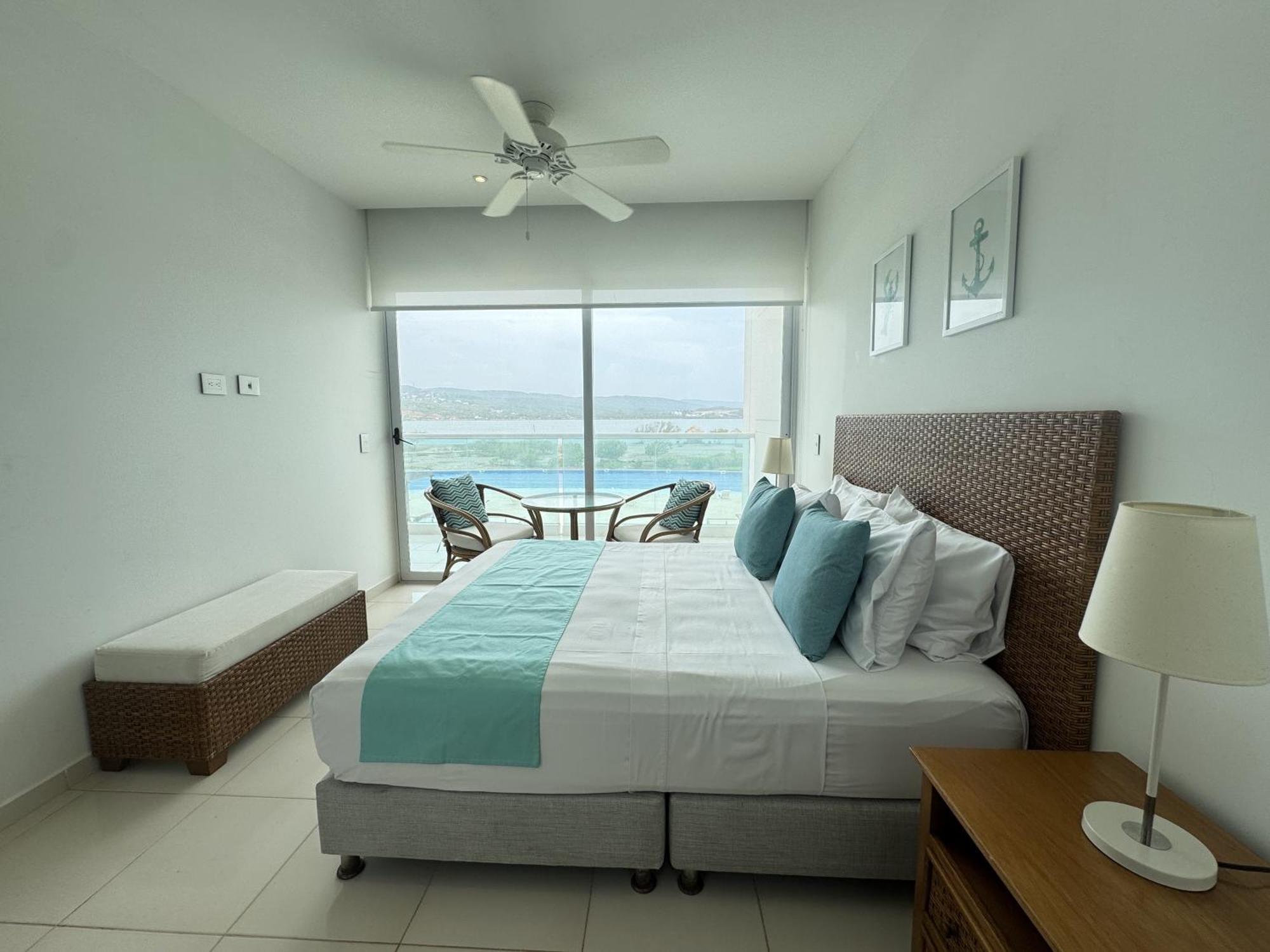 Hotel Marina Puerto Velero